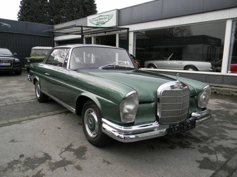 Afbeelding 2/11 van Mercedes-Benz 220 SE b (1965)