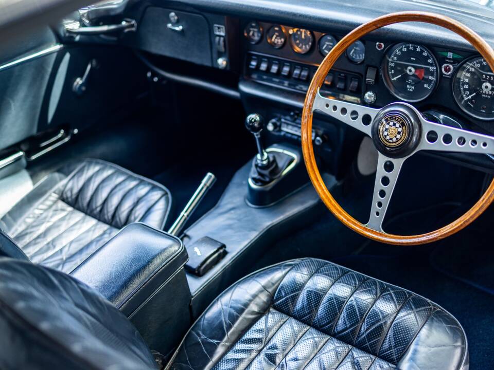 Bild 4/50 von Jaguar E-Type (2+2) (1969)