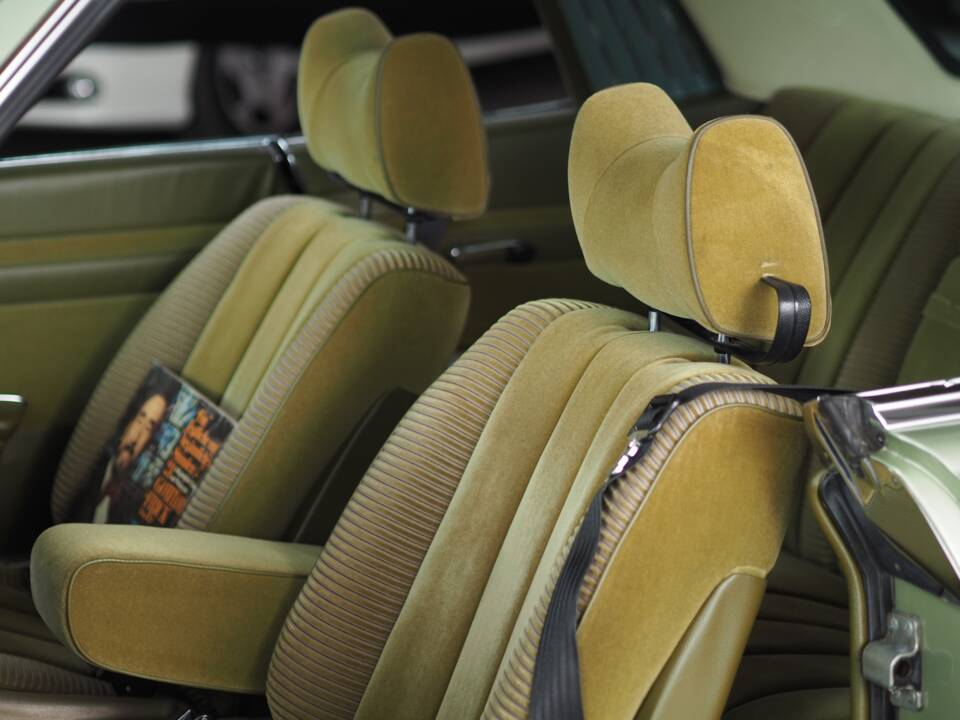 Image 54/66 of Mercedes-Benz 450 SLC (1977)