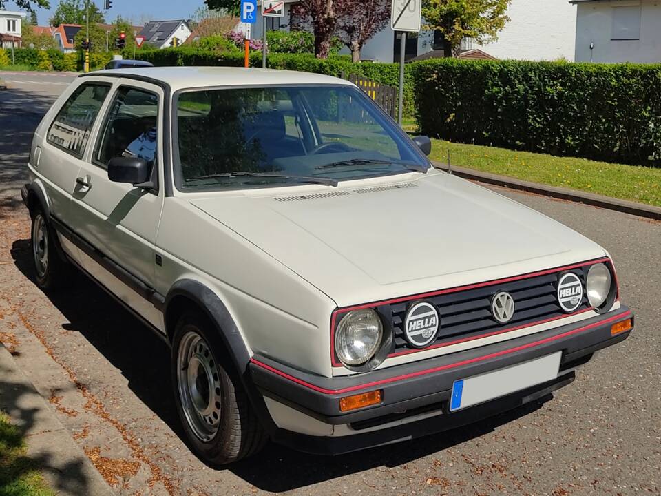 Image 1/6 of Volkswagen Golf II 1.8 (1988)