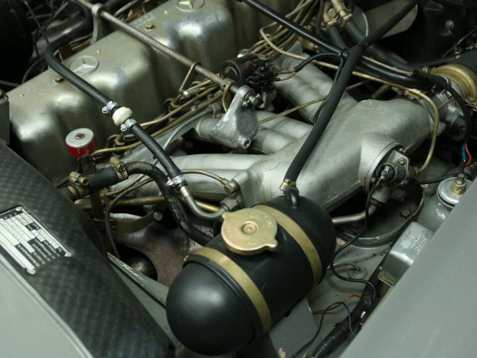 Image 38/50 of Mercedes-Benz 250 SL (1968)