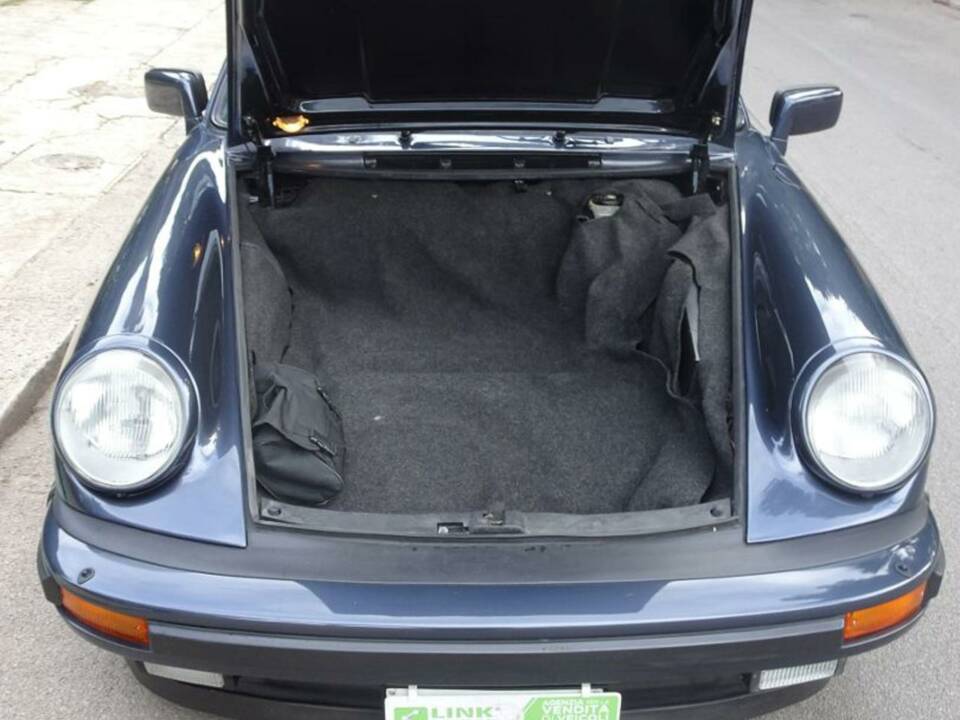 Afbeelding 21/23 van Porsche 911 Carrera 3.2 (WTL) (1988)