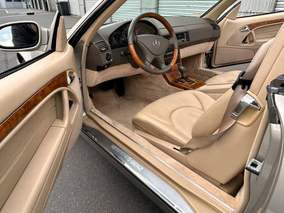 Image 7/25 of Mercedes-Benz SL 500 (1999)