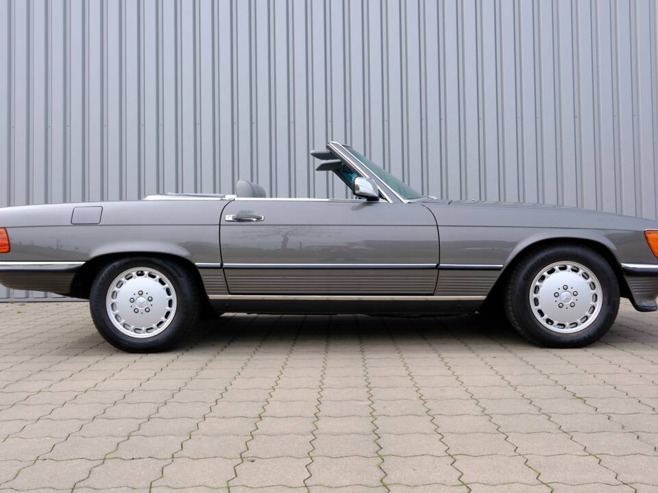 Image 1/97 de Mercedes-Benz 560 SL (1987)