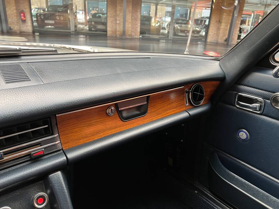Image 23/41 de Mercedes-Benz 250 C (1970)