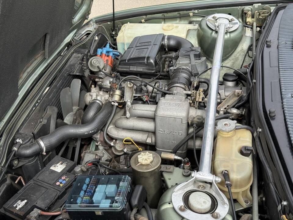Image 16/19 of BMW 728i (1986)