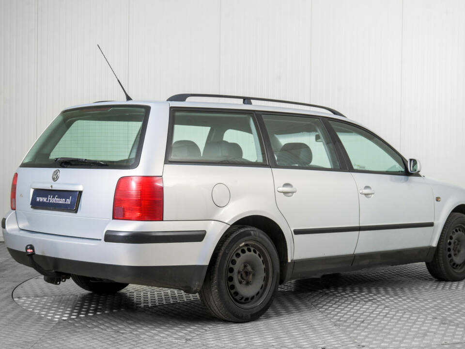 Image 2/14 of Volkswagen Passat Variant 1.9 TDI (1999)