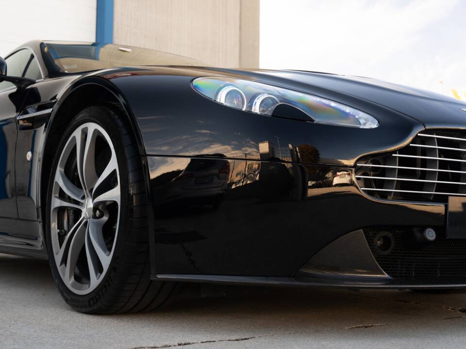 Image 13/83 de Aston Martin V12 Vantage (2009)