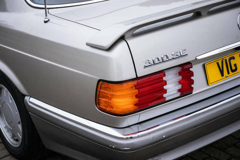 Imagen 36/50 de Mercedes-Benz 300 SE (1990)