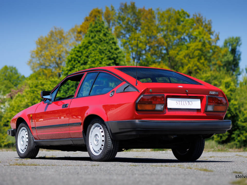 Imagen 9/36 de Alfa Romeo GTV 6 2.5 (1986)