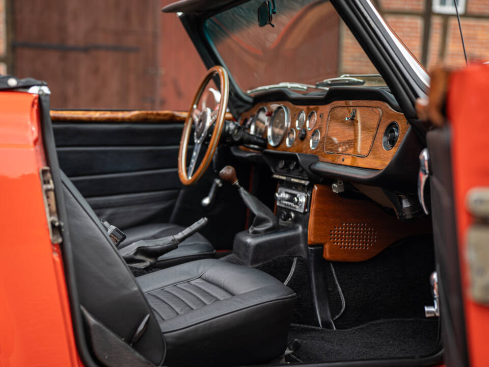 Imagen 60/75 de Triumph TR 6 (1973)