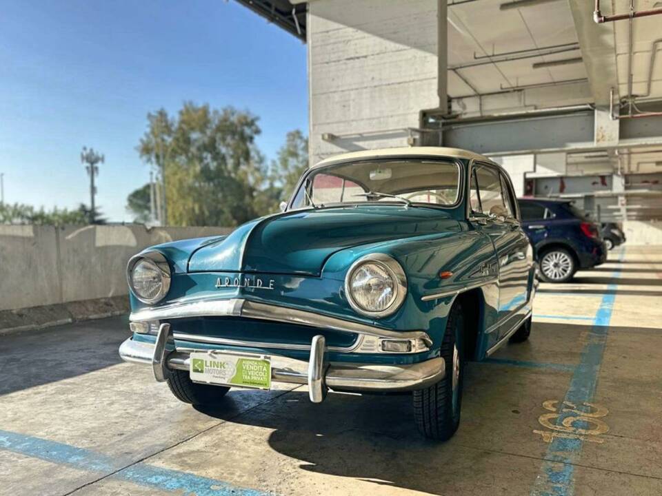 Image 35/50 of SIMCA Aronde 1300 (1957)