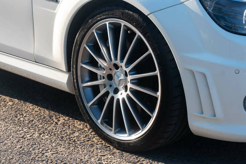 Immagine 46/50 di Mercedes-Benz C 63 AMG T (2009)