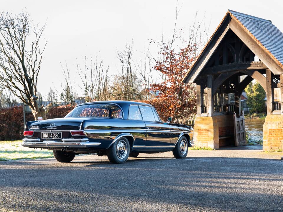 Afbeelding 13/45 van Mercedes-Benz 300 SE (1965)