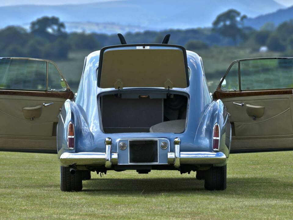 Image 22/50 of Bentley S 1 Continental (1958)