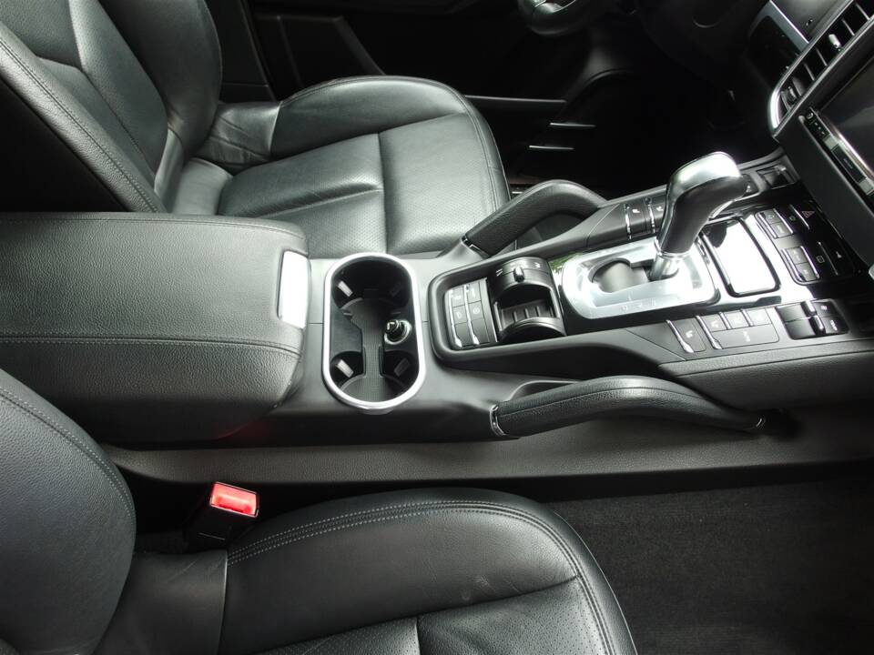 Bild 66/99 von Porsche Cayenne S (2010)