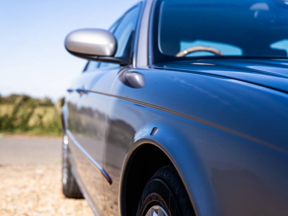 Image 25/50 of Jaguar XJ 8 4.2 (2003)