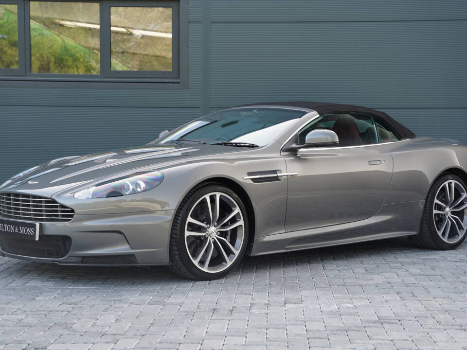 Image 11/50 of Aston Martin DBS Volante (2011)