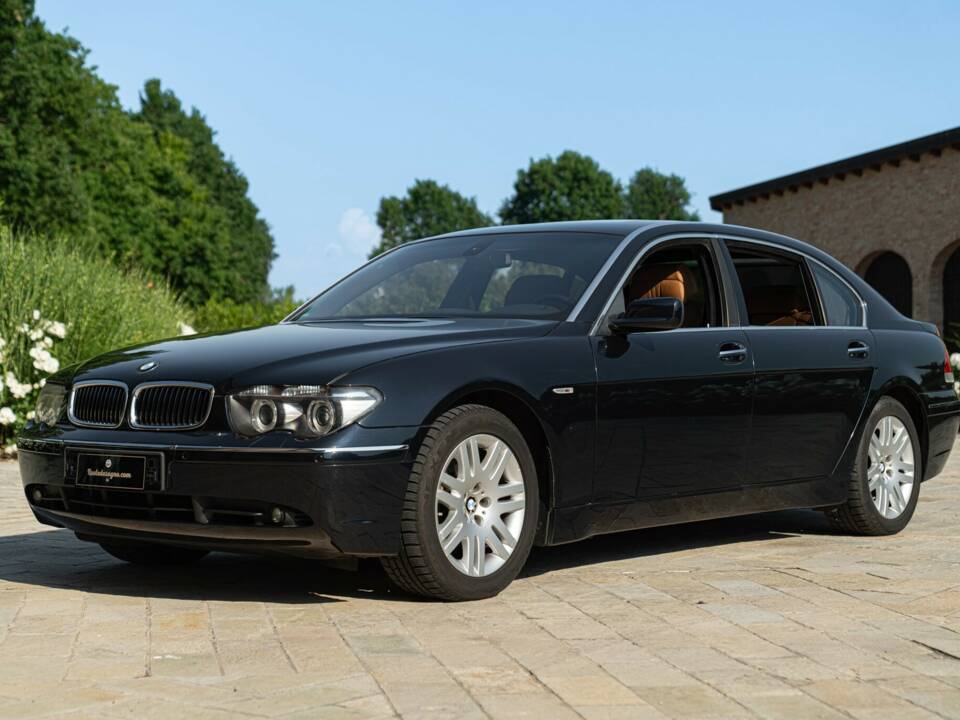 Image 2/50 de BMW 745Li (2001)