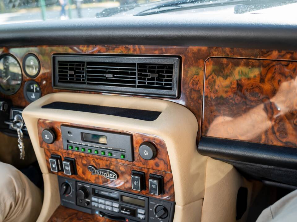 Bild 4/7 von Daimler Double Six (1991)