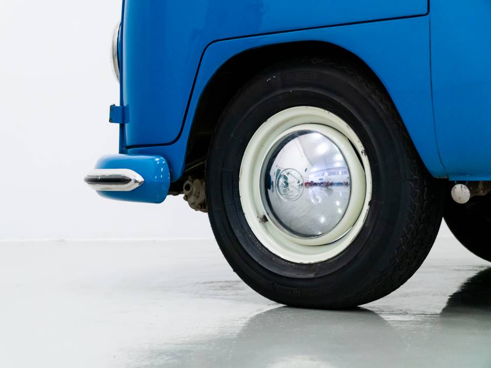 Image 29/32 of Volkswagen T1 Samba (1966)