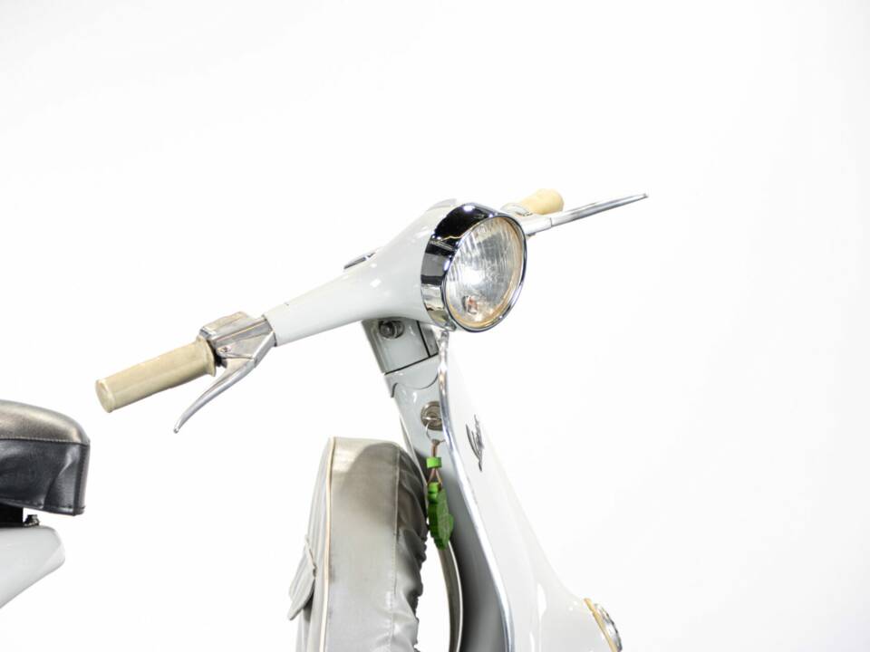 Immagine 32/50 di Piaggio Vespa 125 (1959)