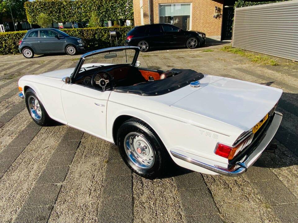 Image 5/50 of Triumph TR 6 (1976)