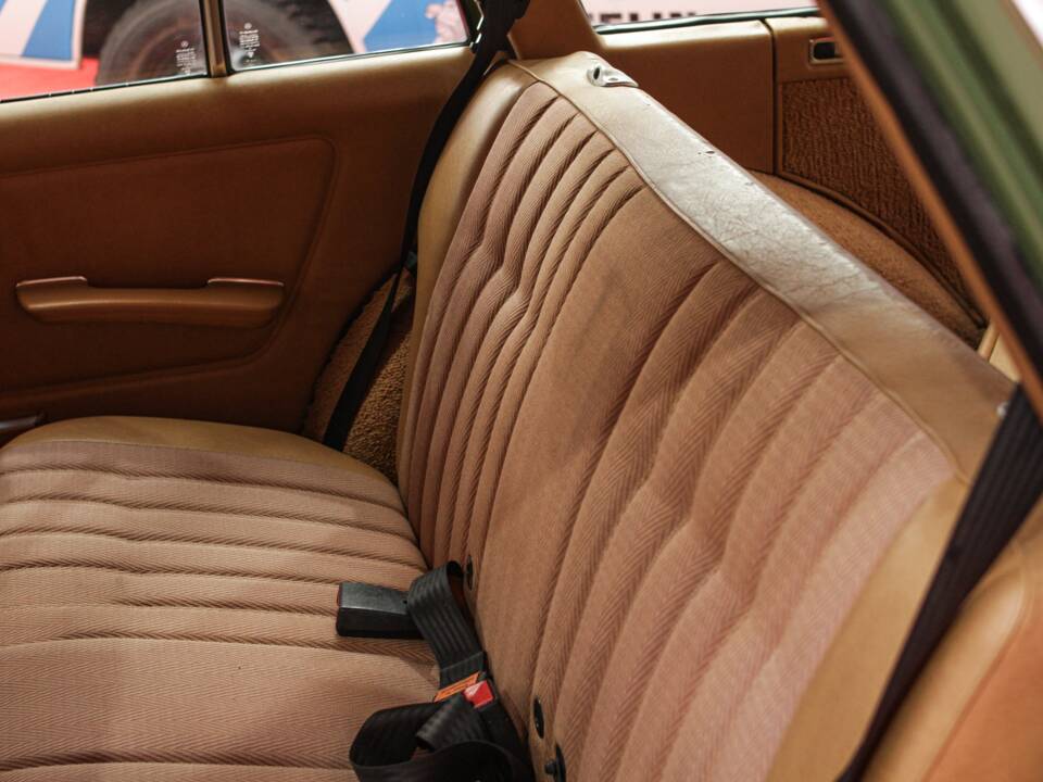 Bild 22/54 von Mercedes-Benz 250 T (1979)