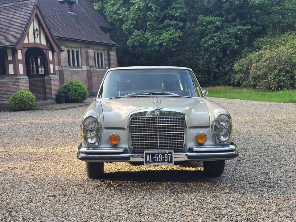 Image 45/62 of Mercedes-Benz 280 SE (1971)