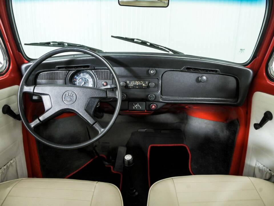 Image 7/50 of Volkswagen Beetle 1200 "Jeans Bug" (1983)