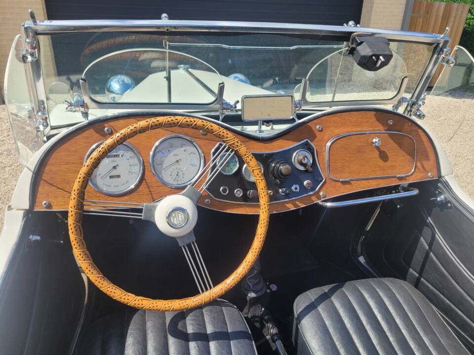 Image 2/8 of MG TD (1951)