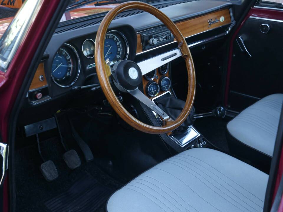 Image 3/50 of Alfa Romeo Giulia Nuova Super 1300 (1975)