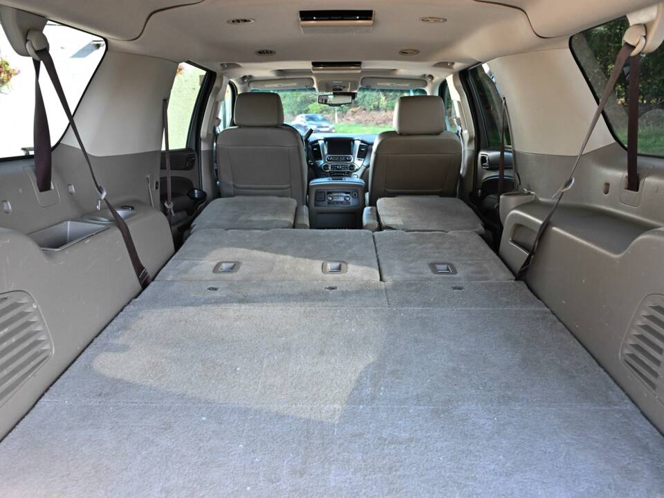 Image 39/50 of Chevrolet Suburban (2017)