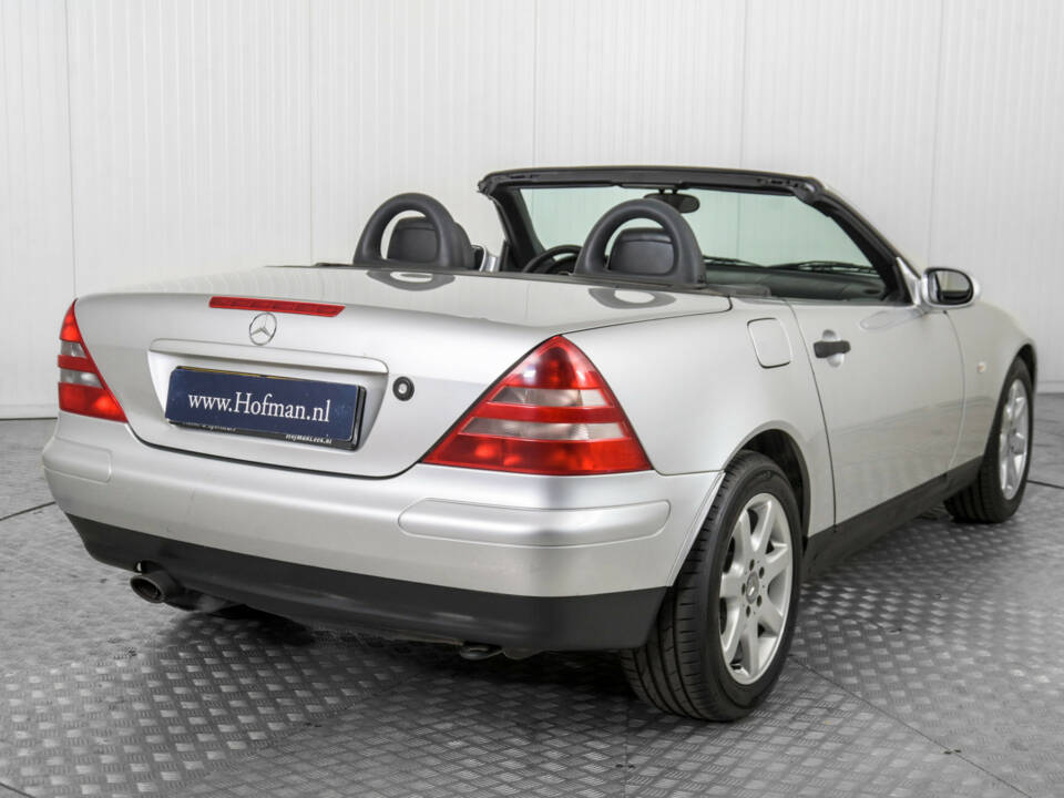 Image 26/50 of Mercedes-Benz SLK 200 (1997)