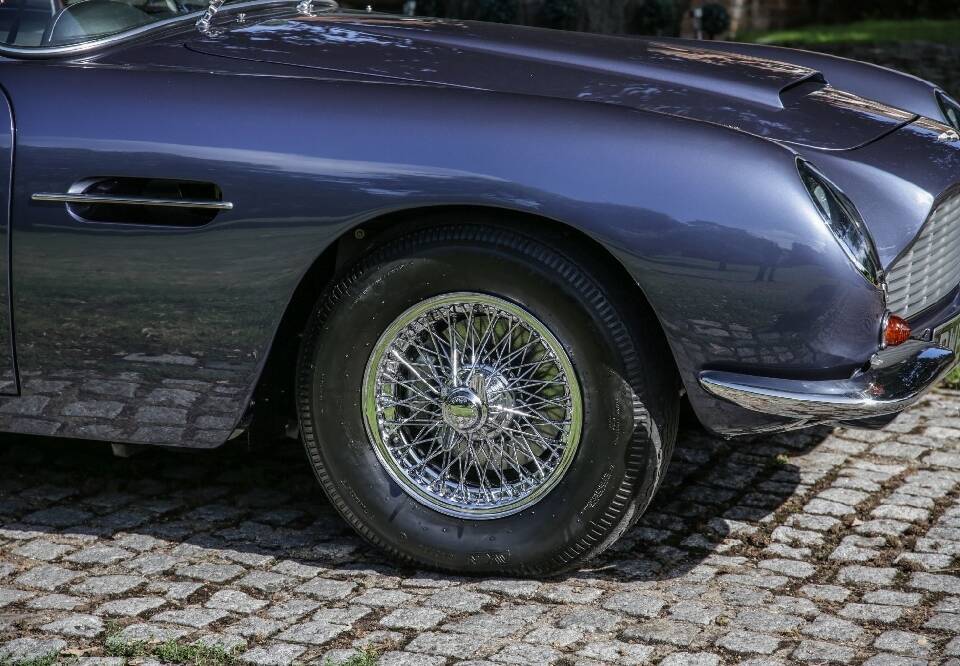 Image 8/30 de Aston Martin DB 6 Volante (1967)