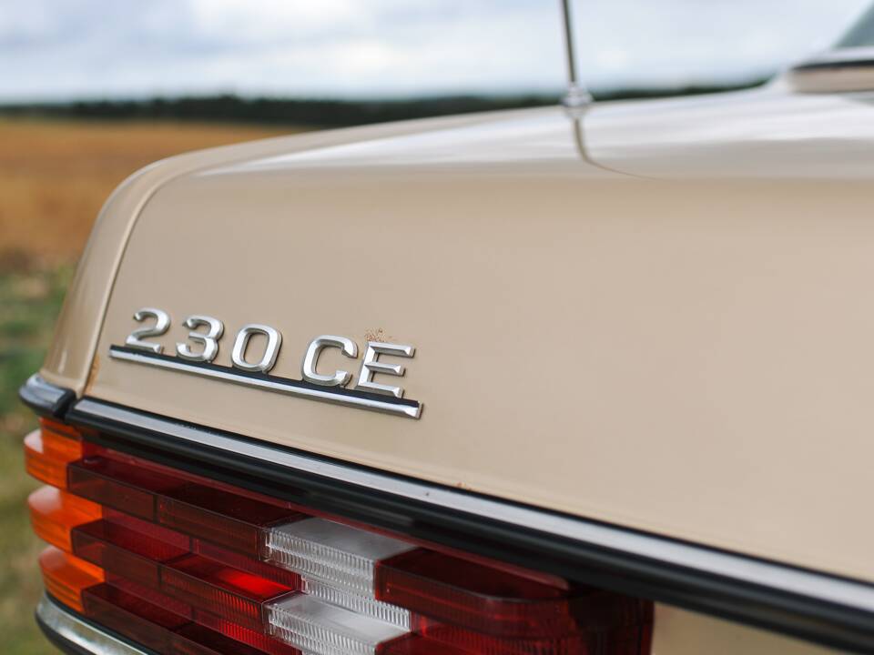 Image 12/33 of Mercedes-Benz 230 CE (1985)
