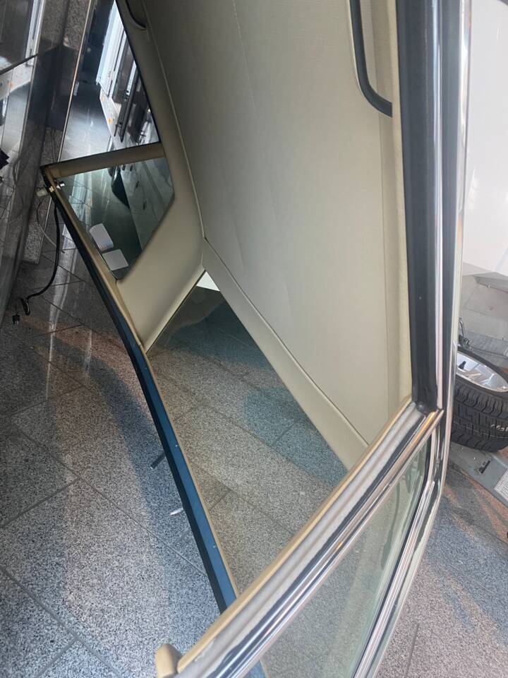 Image 15/19 of Mercedes-Benz 560 SL (1987)