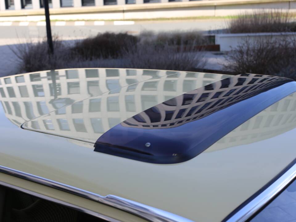 Bild 30/76 von Mercedes-Benz 280 SE (1977)