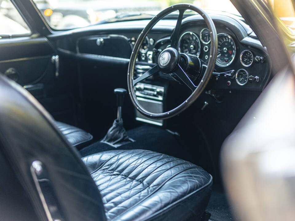 Bild 28/50 von Aston Martin DB 6 Vantage (1970)