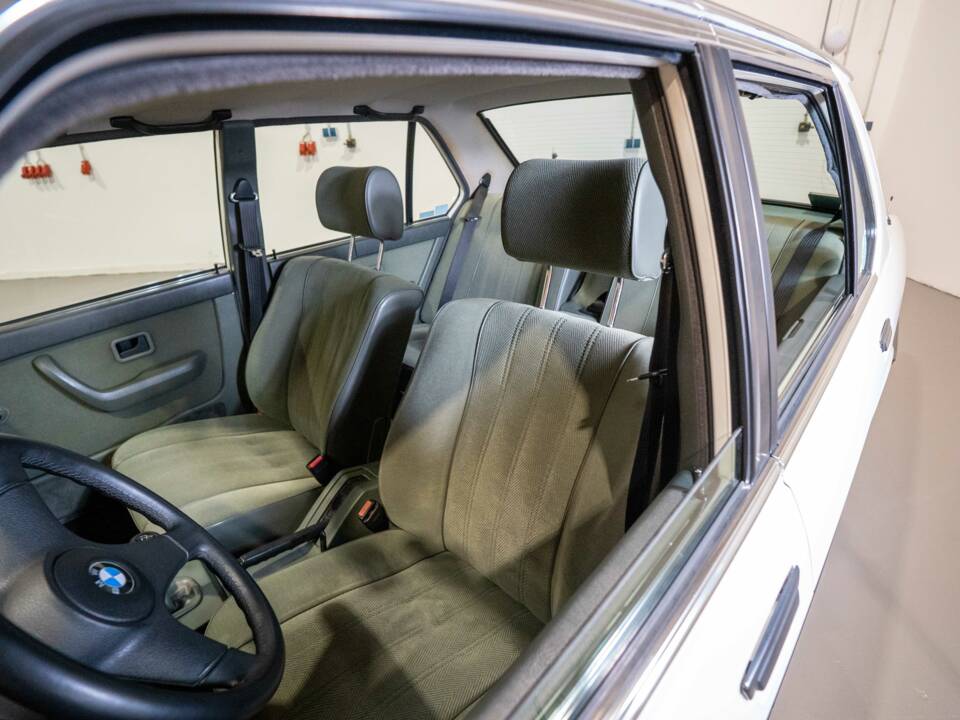 Afbeelding 21/52 van BMW 528i (1984)