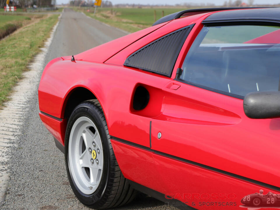 Bild 38/44 von Ferrari 328 GTS (1987)