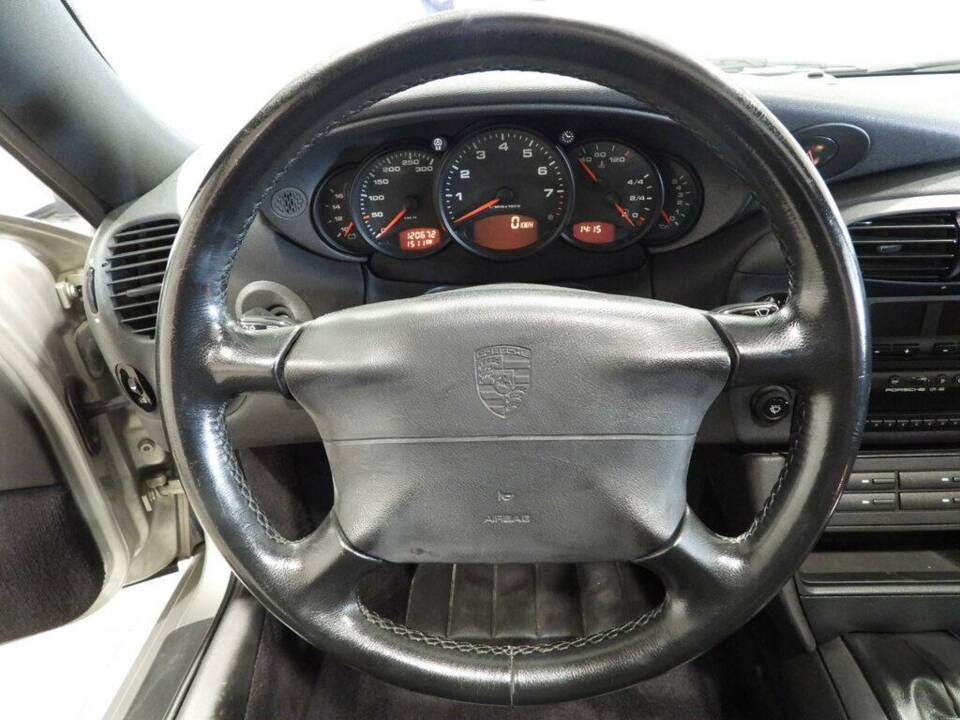 Image 4/10 of Porsche 911 Carrera (1997)