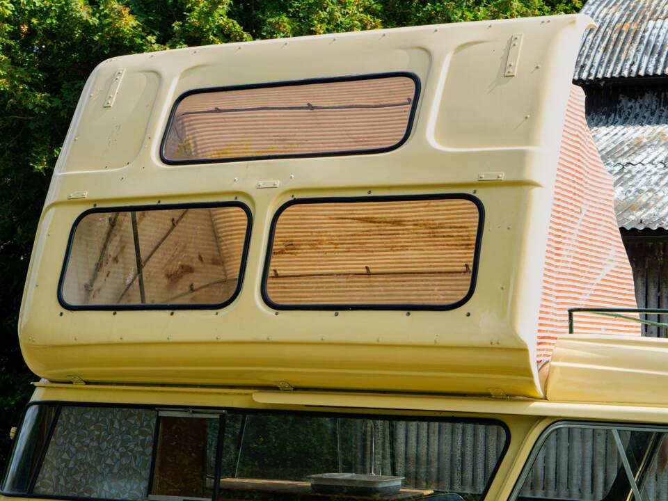 Image 37/50 of Bedford CA Dormobile (1961)