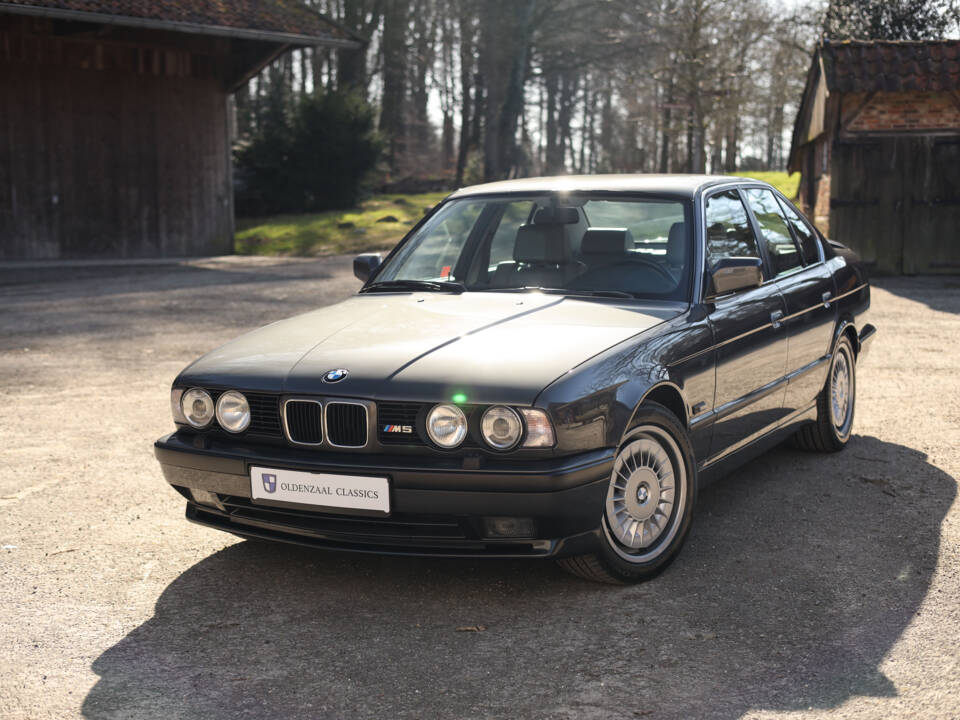 Image 3/97 de BMW M5 (1989)