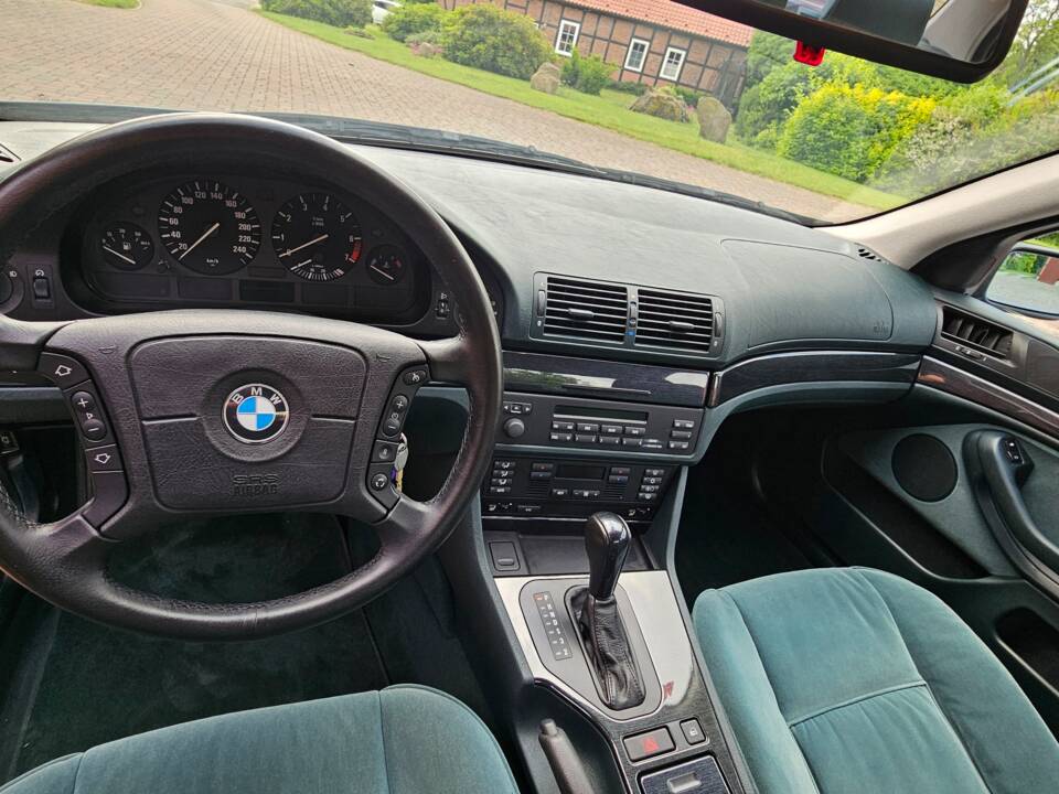 Image 15/18 of BMW 523i (1996)
