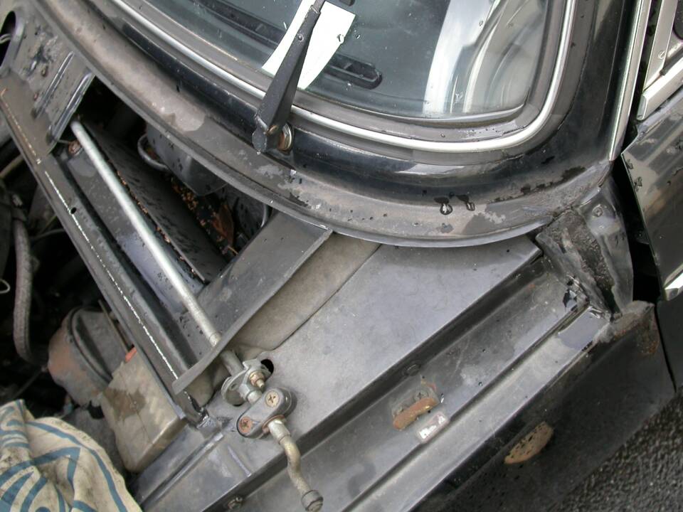 Image 34/55 de BMW 2002 (1975)