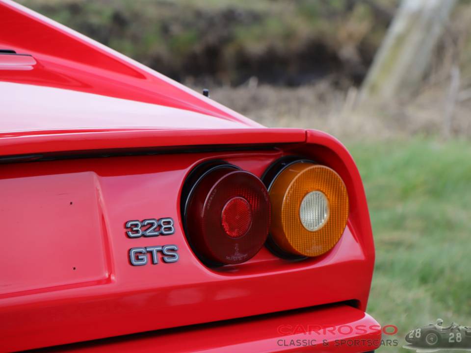 Bild 39/44 von Ferrari 328 GTS (1987)
