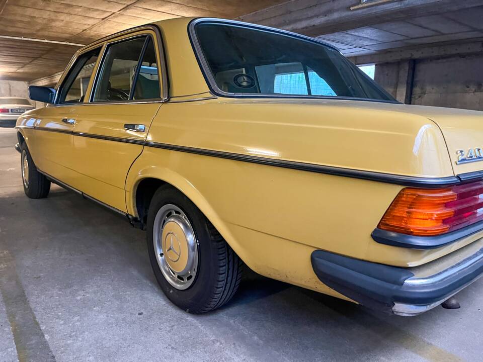Image 5/139 of Mercedes-Benz 240 D (1978)