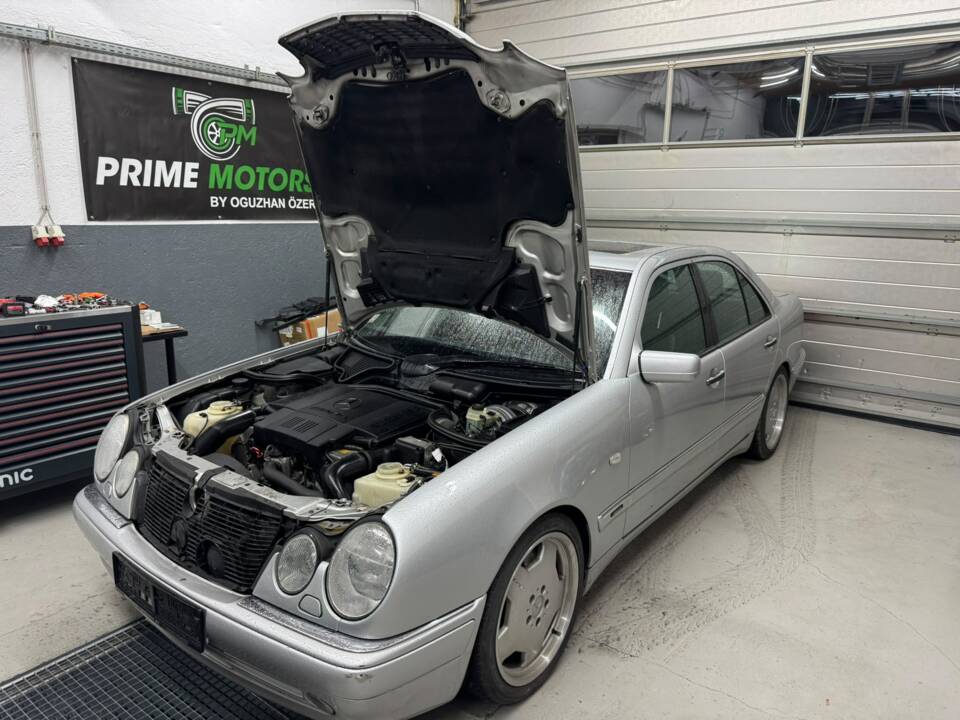 Bild 2/4 von Mercedes-Benz E 50 AMG (1997)
