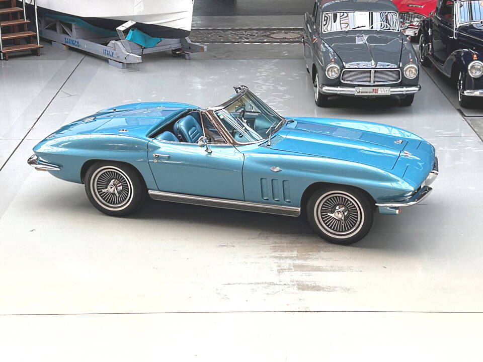 Immagine 13/41 di Chevrolet Corvette Sting Ray Convertible (1966)